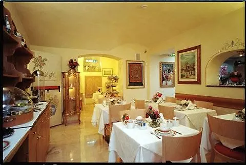 Boutique Hotel Dieci Milan 4*,