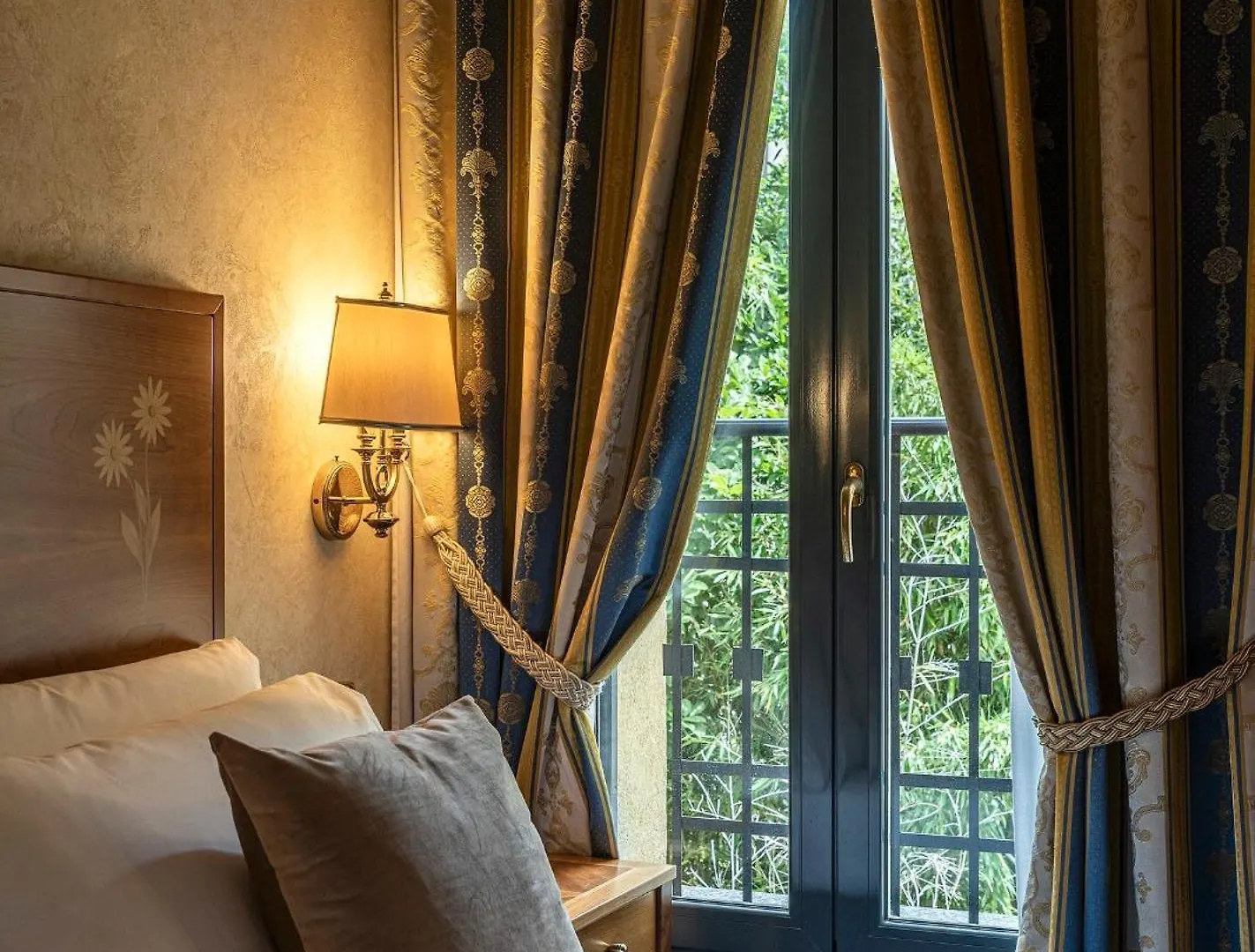 Boutique Hotel Dieci contacts