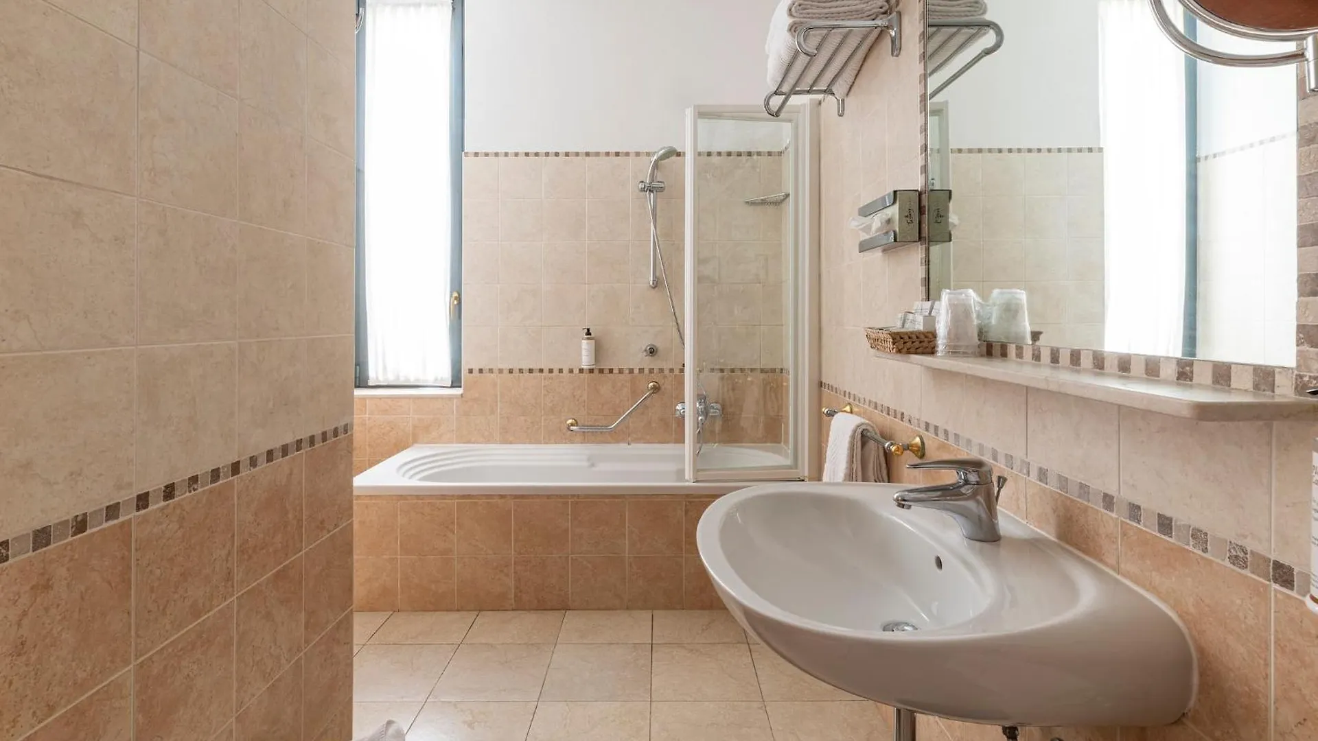 Boutique Hotel Dieci Milan 4*,