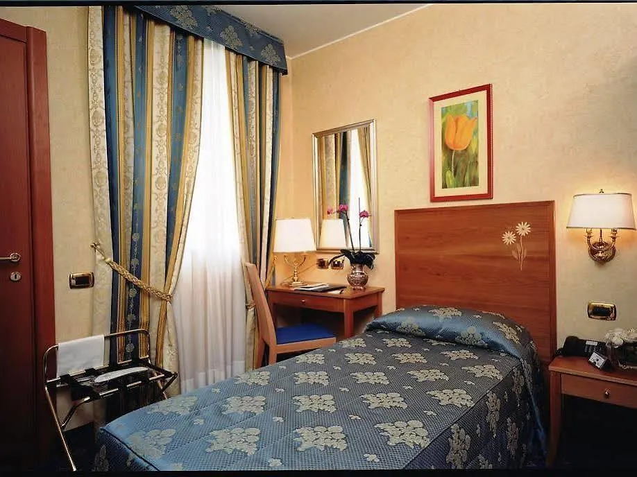 Boutique Hotel Dieci Milan 4*,