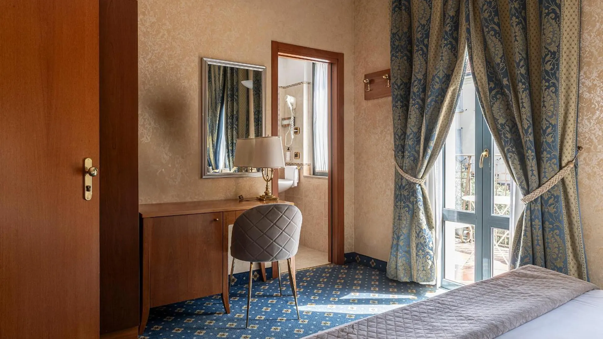 Boutique Hotel Dieci Milan 4*,  Italy