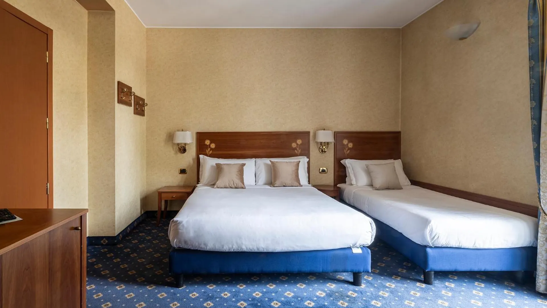 Boutique Hotel Dieci Milan 4*,